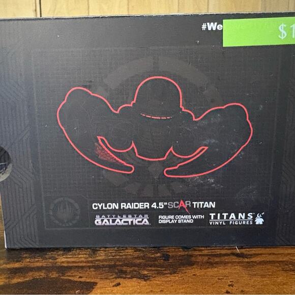 Battlestar Galactica Exclusive Cylon Raider 4.5” Vinyl Figure – NIB - Picture 2 of 2